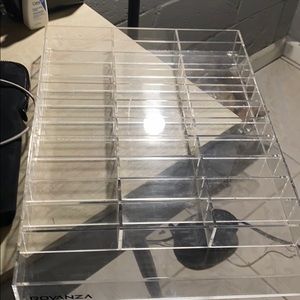 Powder acrylic organizer
